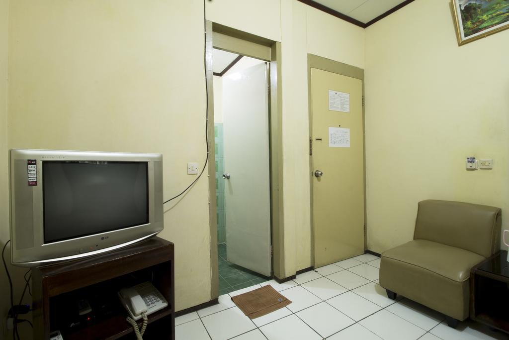 Reddoorz @ Klender Hotel Jakarta Buitenkant foto