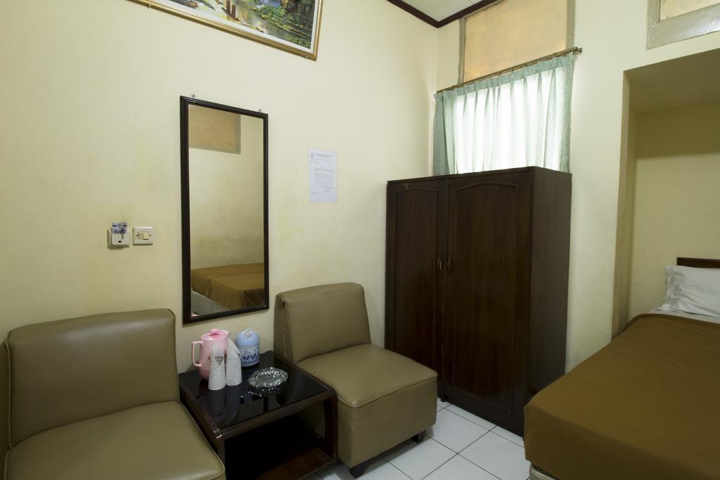 Reddoorz @ Klender Hotel Jakarta Buitenkant foto