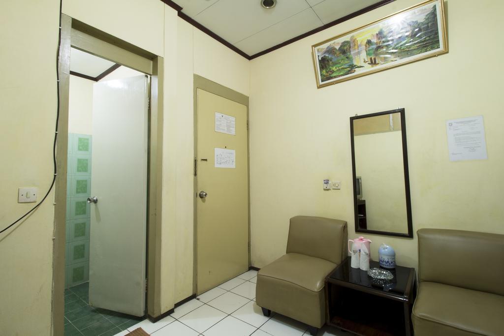 Reddoorz @ Klender Hotel Jakarta Buitenkant foto